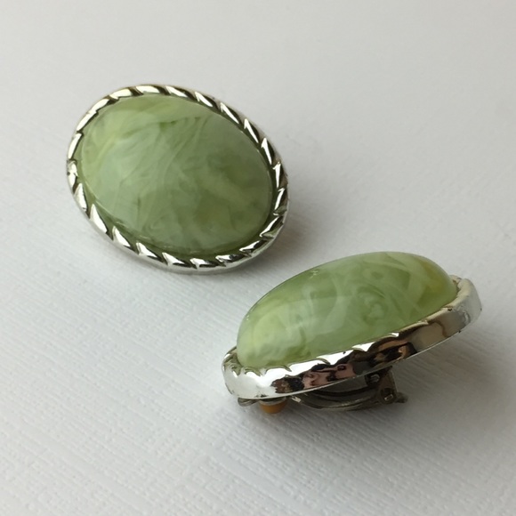Vintage Green Plastic Statement Clip On Earrings - Picture 3 of 8